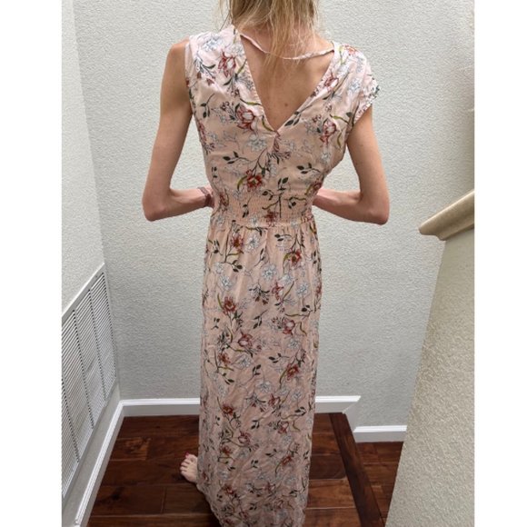 Xhiliration | Blush pink floral smocked maxi dress - Picture 4 of 11